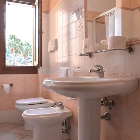 דירה Idyllic Cala Viola T6 2 Bedapt Sleeps 6 קאלה ליברוטו