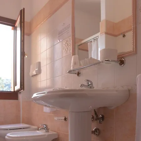 Апартаменты Idyllic Cala Viola T6 2 Bedapt Sleeps 6