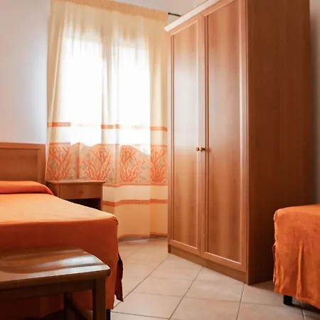 Апартаменты Idyllic Cala Viola T6 2 Bedapt Sleeps 6 Кала-Либеротто